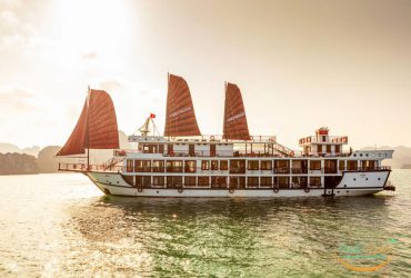 THE V’SPIRIT PREMIER CRUISEベトナムのハロン湾の永遠の壮大さは、V’Spirit Premier Cruiseのウッドデッキから広がります, すべての角が曲がるところは、最も純粋なアートワークの新しい角度です. 私たちはハロン湾の新しい豪華なクルーズで、ベトナムの故郷の北東の隅にある伝統と環境の詩的な結婚です. 全国最高級の素材で作られています, V’Spiritプレミアクルーズはベトナムの真髄, つやのある木材と渦巻く帆で実現, 革新的であると同時に伝統に染まったクルーズによって明らかに.