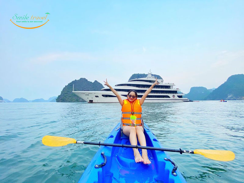 Chèo Kayak Cùng Du Thuyền Scarlet Pearl 5 Sao- Smile Travel