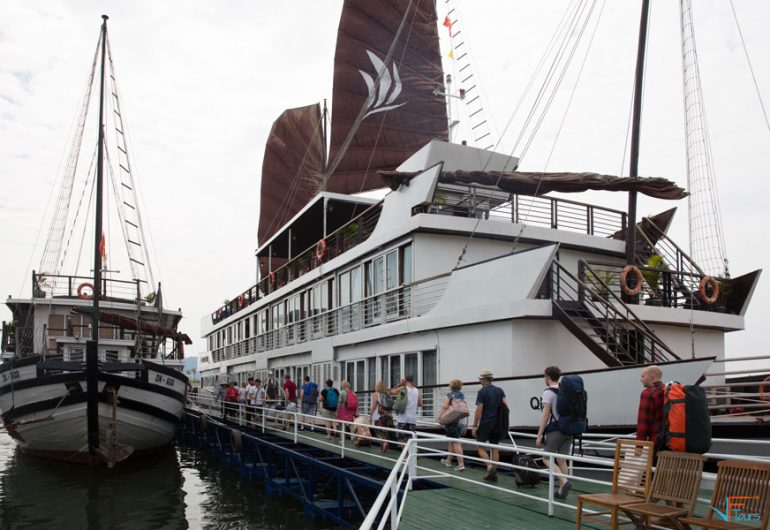 Creuers pelicà Halong excursió a la badia