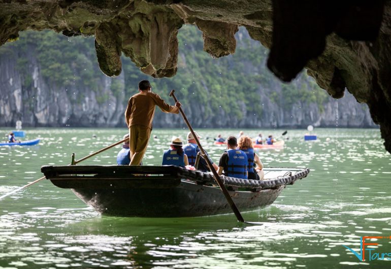 pelícano cruceros recorrido por la bahía de halong