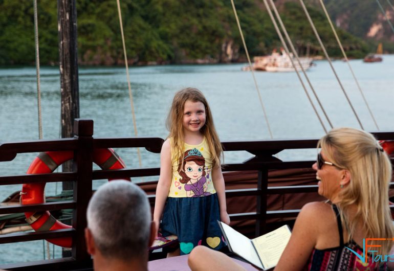 croisières pélican visite de la baie d'halong