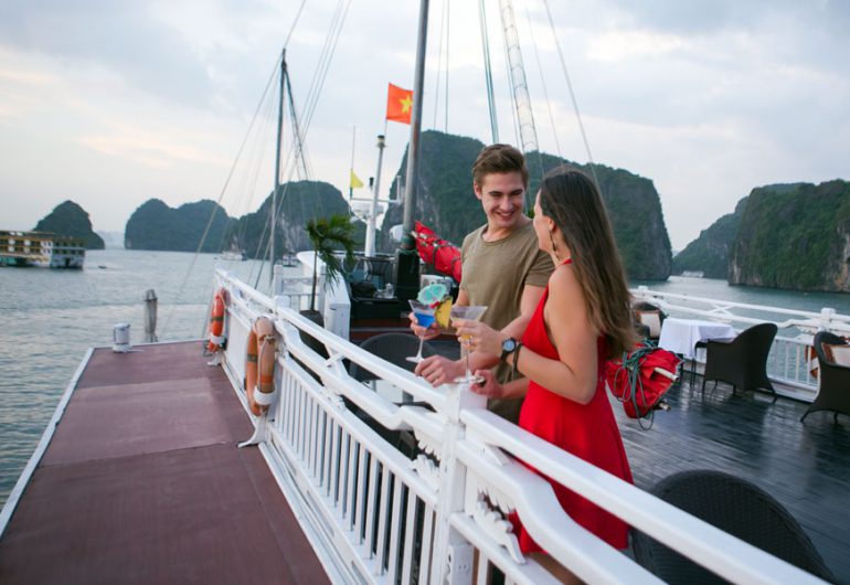 syrena cruises halong bay vietnam pakej pelancongan