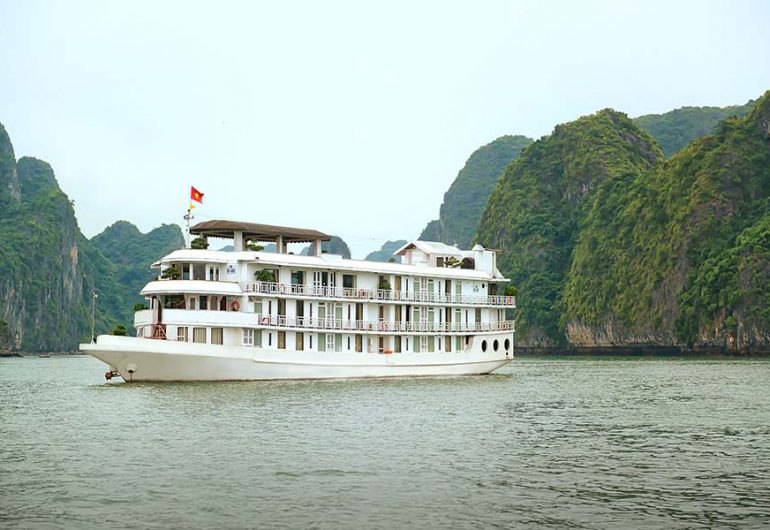 la vela classic cruise halong bay tour
