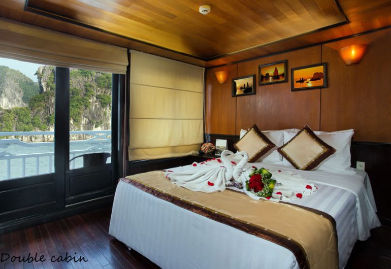 Croisières Syrena avec balcon privé de luxe dans la baie d'Halong au Vietnam