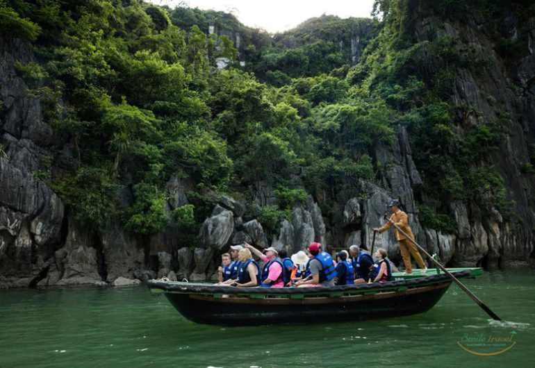 Rowing boat-Orchid Cruises Halong Bay- Pelayaran Halong Mewah Teluk Lan Ha