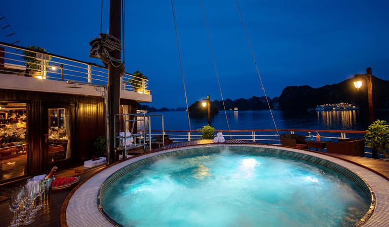 Pool on Orchid Cruises Halong Bay- Pesiar Halong Mewah Teluk Lan Ha