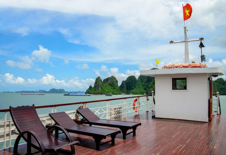 Holiday Inn Cruise Teluk Halong