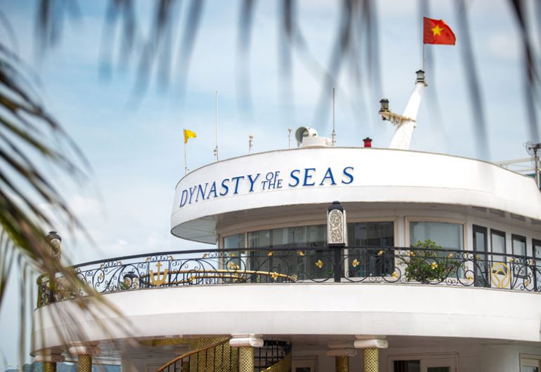 Dynasty-crucero-halongbay-smiletravel