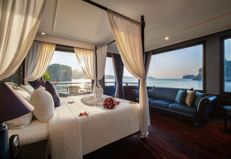 Rosy Cruise è una delle crociere a 5 stelle più lussuose disponibili per visitare la baia di Halong e la baia di Lan Ha