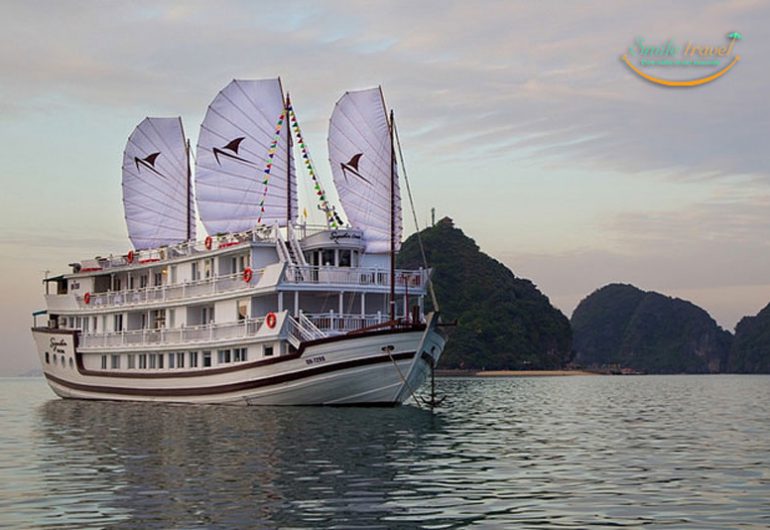 signature royal cruise halong- ຍິ້ມການເດີນທາງ