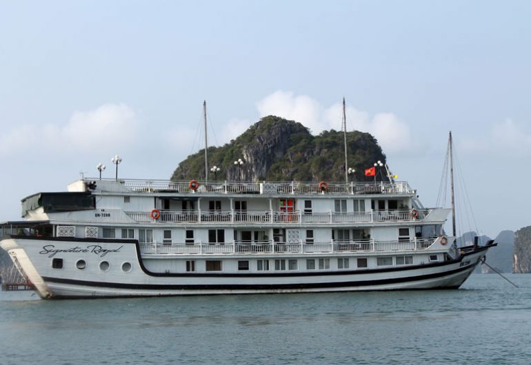 signature royal cruise halong- smile travel