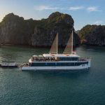 Halong JadeSails ist ein elitäres und einzigartiges Segelboot, das mit der Idee entworfen wurde, einen luxuriösen offenen Raum zu schaffen.